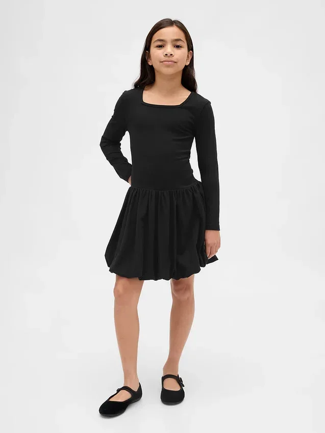 Vestido de niñita con corte abullonado