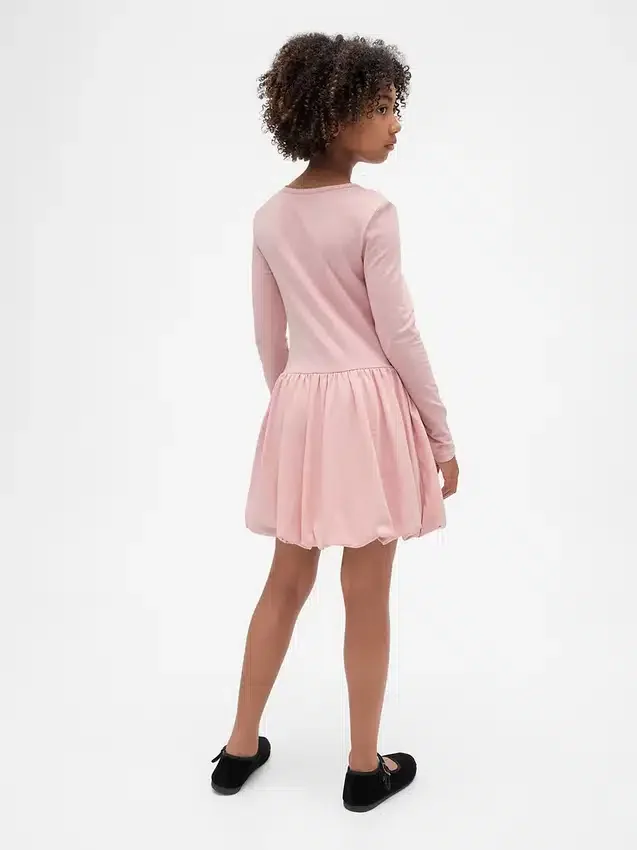 Vestido de niñita con corte abullonado
