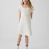 Vestido de punto de ganchillo para niña