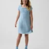 Vestido de punto de ganchillo para niña