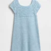 Vestido de punto de ganchillo para niña