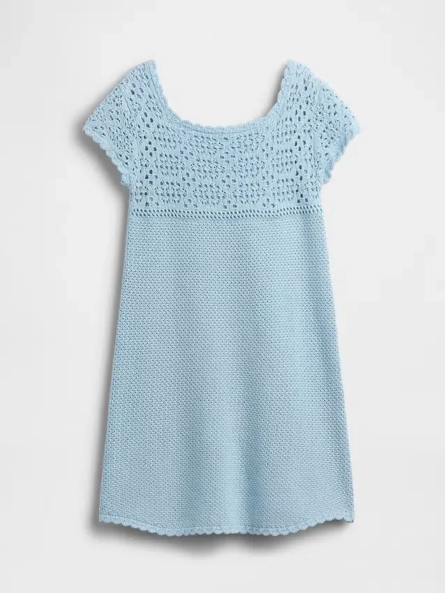 Vestido de punto de ganchillo para niña