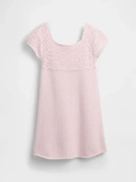 Vestido de punto de ganchillo para niña