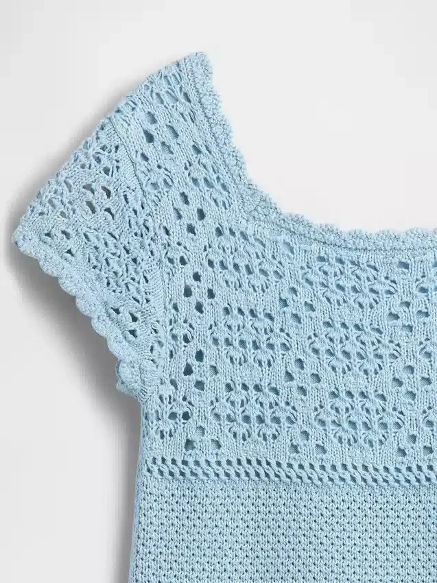 Vestido de punto de ganchillo para niña