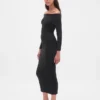 Vestido de punto midi elástico con hombros al aire de CashSoft