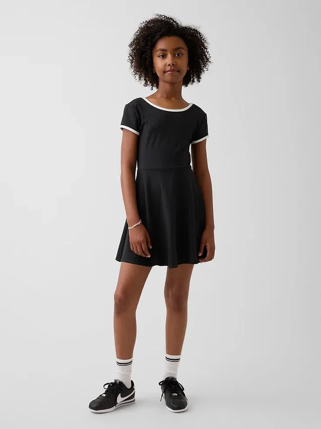 Vestido deportivo infantil de manga corta