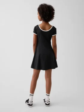 Vestido deportivo infantil de manga corta