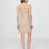 Vestido fruncido con botones en la parte delantera