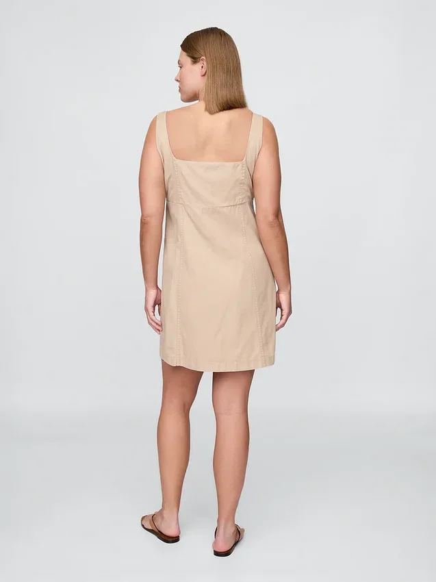Vestido fruncido con botones en la parte delantera