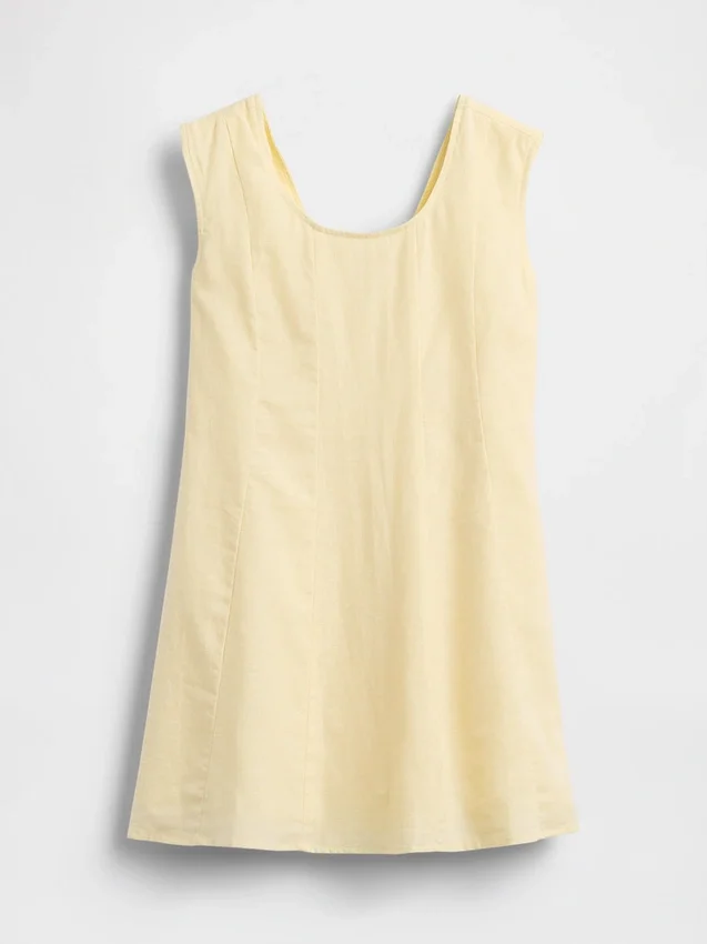 Vestido infantil de lino y algodón con cuello redondeado
