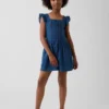 Vestido infantil de manga con volantes y ribete de encaje