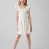 Vestido infantil de manga con volantes y ribete de encaje