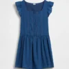 Vestido infantil de manga con volantes y ribete de encaje