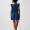 Vestido infantil de manga con volantes y ribete de encaje