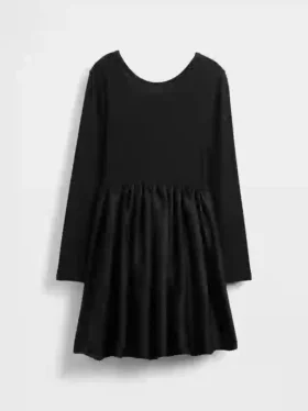 Vestido infantil moderno de materiales mixtos