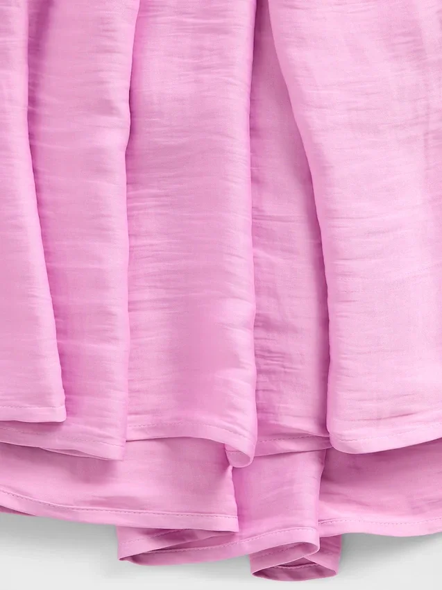 Vestido infantil moderno de materiales mixtos