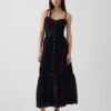 Vestido largo con botones en la parte delantera y ribete de encaje