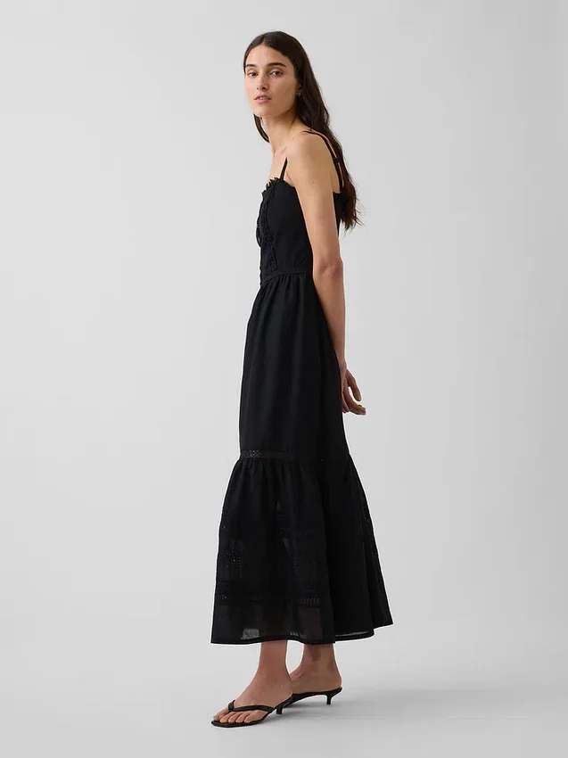 Vestido largo con volantes y ojales