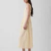 Vestido largo de cintura baja con costuras caladas
