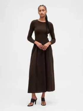 Vestido largo de cintura baja con mezcla de tejidos