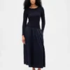 Vestido largo de cintura baja con mezcla de tejidos