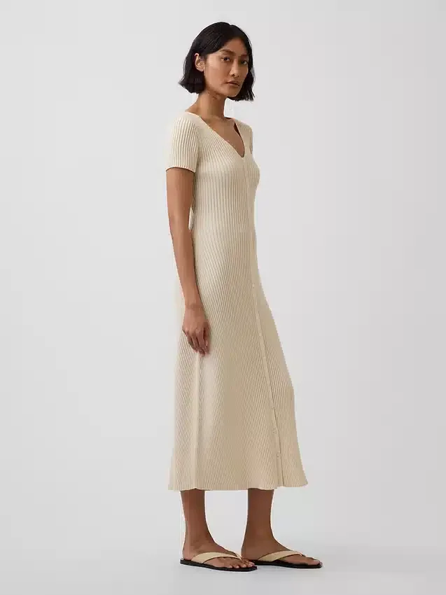 Vestido largo de jerséu acanalado con botones en la parte delantera