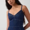 Vestido largo de vaquero con costuras tipo corsé
