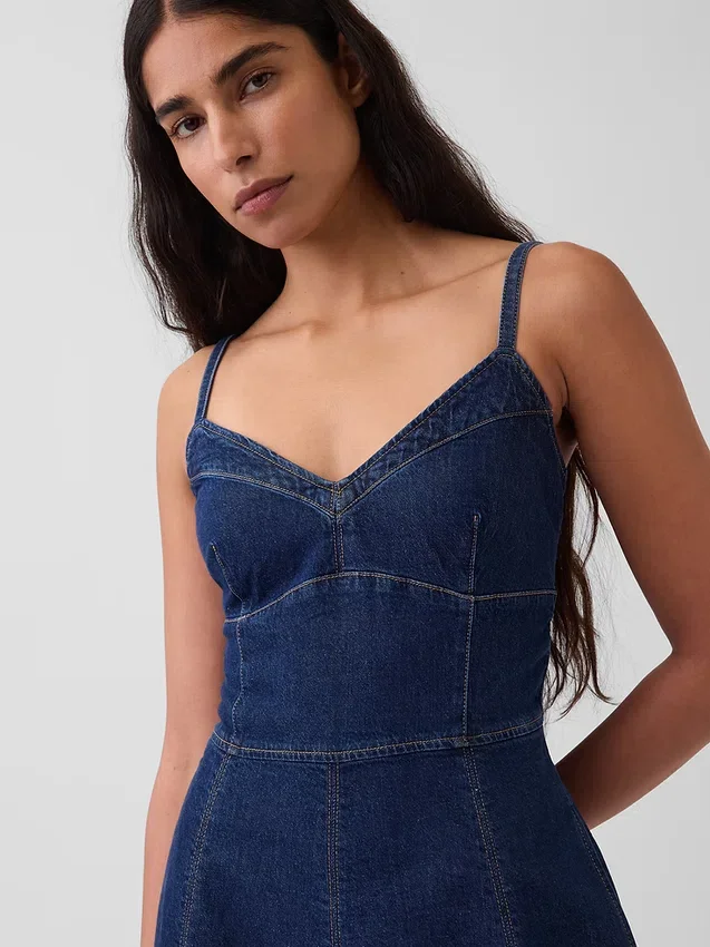 Vestido largo de vaquero con costuras tipo corsé