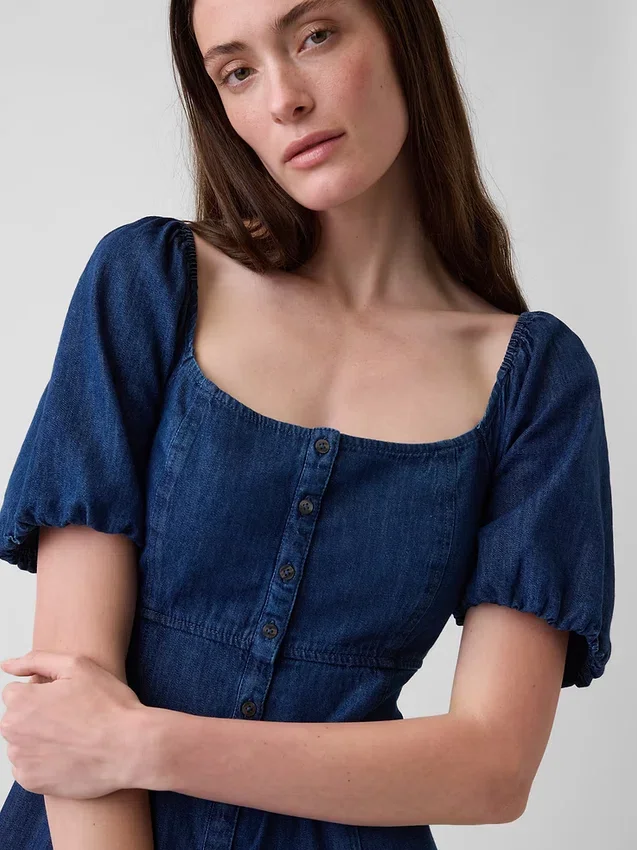 Vestido largo de vaquero con mangas abullonadas y cierre frontal con botones