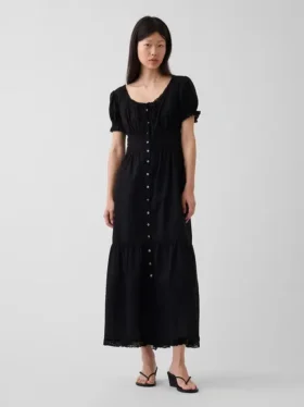Vestido largo escalonado con cuello redondo y ribete de encaje