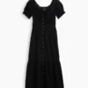 Vestido largo escalonado con cuello redondo y ribete de encaje