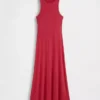Vestido largo moderno con sujetador incorporado y canalé