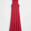 Vestido largo moderno con sujetador incorporado y canalé
