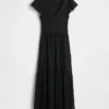Vestido largo moderno con volantes de mezcla de tejidos