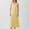 Vestido largo moderno de cuello cuadrado con canalé