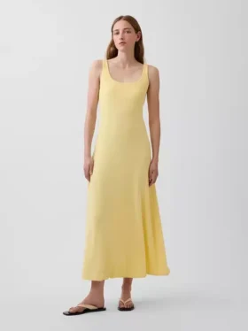 Vestido largo moderno de cuello cuadrado con canalé