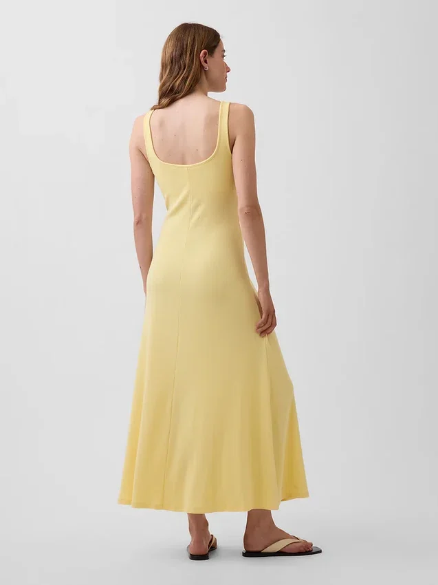 Vestido largo moderno de cuello cuadrado con canalé