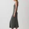 Vestido largo moderno de cuello cuadrado con canalé