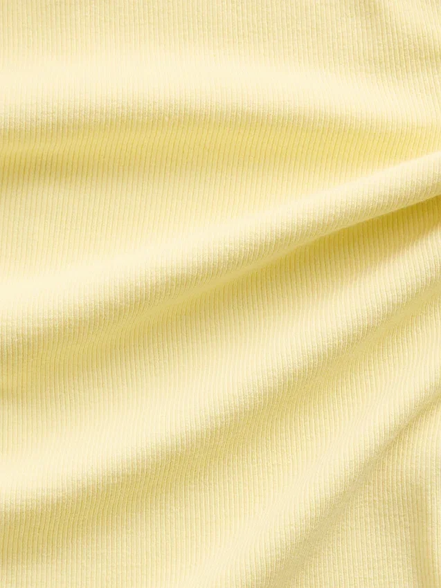 Vestido largo moderno de cuello cuadrado con canalé
