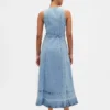 Vestido largo vaquero con cinturón para atar y botones en la parte delantera