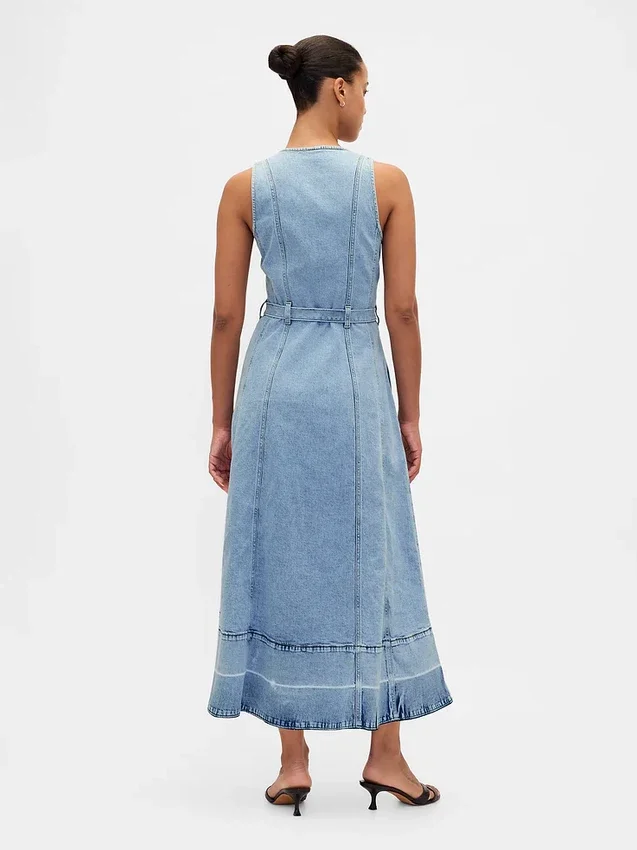 Vestido largo vaquero con cinturón para atar y botones en la parte delantera