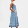 Vestido largo vaquero con cinturón para atar y botones en la parte delantera