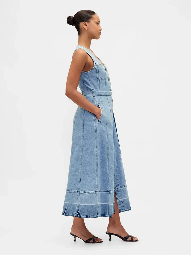 Vestido largo vaquero con cinturón para atar y botones en la parte delantera