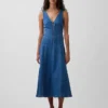 Vestido midi de denim con cremallera frontal y costuras