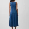 Vestido midi de denim con cremallera frontal y costuras