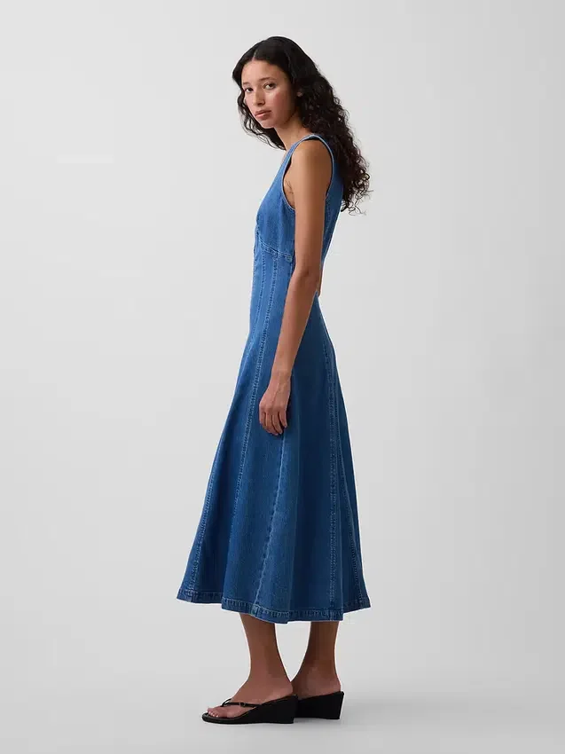 Vestido midi de denim con cremallera frontal y costuras