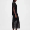Vestido midi de encaje con cuello en V
