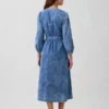Vestido midi de vaquero con cintura de parches