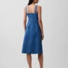 Vestido midi vaquero con botones en la parte delantera