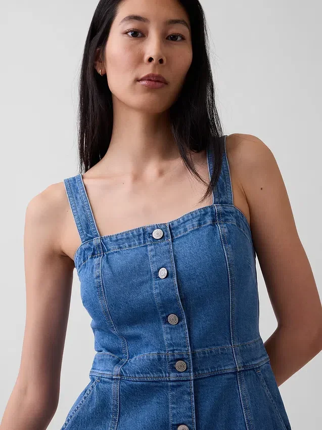 Vestido midi vaquero con botones en la parte delantera